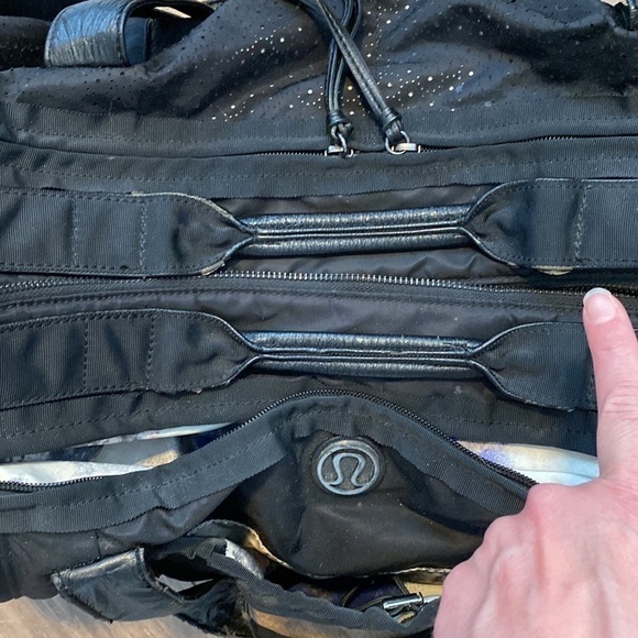 Lululemon Keep On Running Nylon Duffel Black - Picture 11 of 16